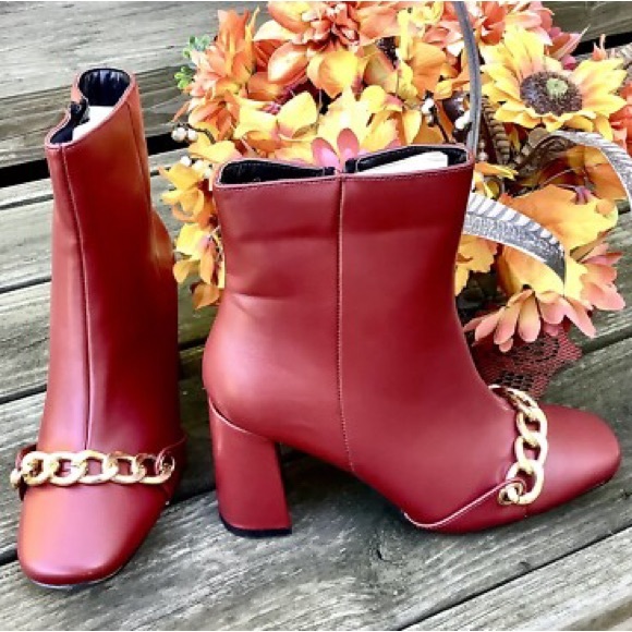 Shoes - Elegant Red Ankle Boots with Gold Chain